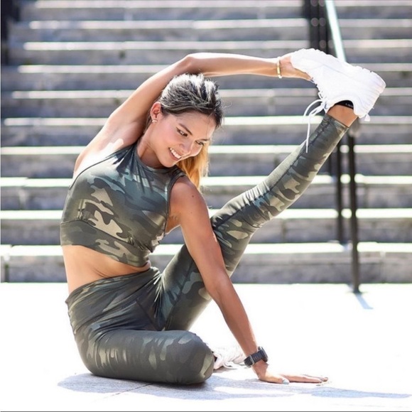 Noli Yoga GI Jane Camo Print Sports Bra Size Medium - Picture 2 of 5